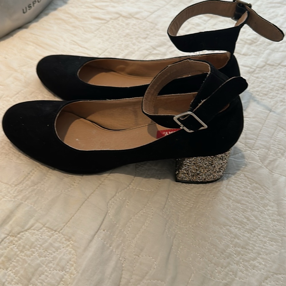 Shoes - Picture 7 of 7